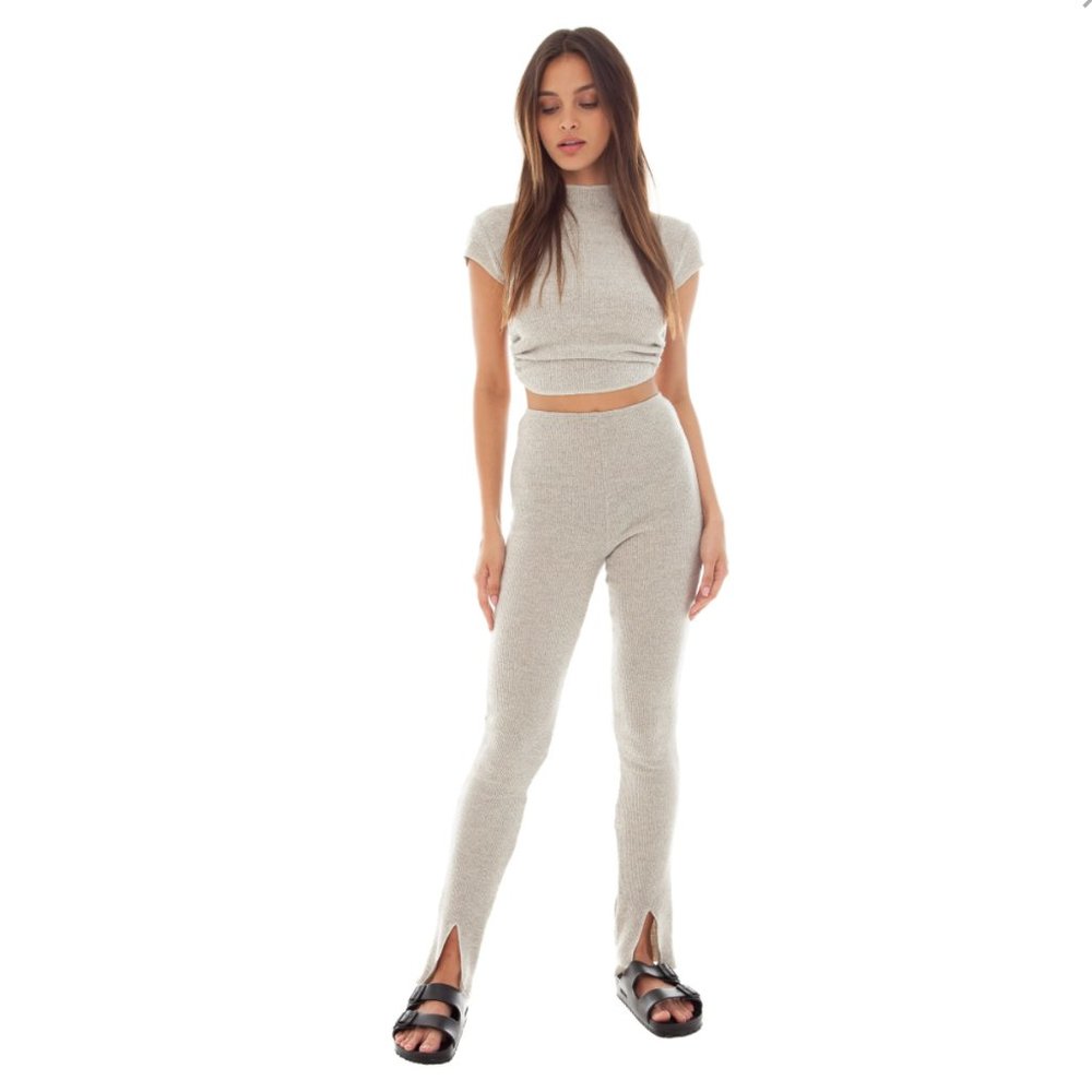 Are You Am I Sarei Leggings and Top in Oatmeal